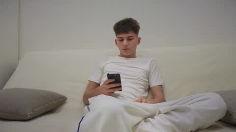 Snapshot of reeves_bae chatting on November 26, 2025, 4:30 pm Alex online show from November 26, 2025, 4:30 pm