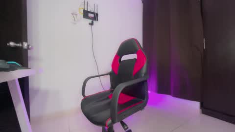 regina_mills_milk online show from January 10, 2026, 4:47 am