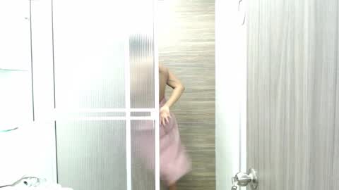 Regi  online show from February 3, 2025, 2:25 am