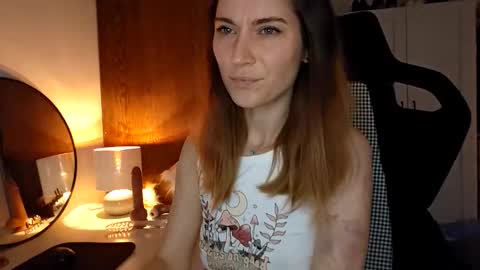 Snapshot of reileyfoxx chatting on June 2, 2026, 8:49 am Reiley online show from June 2, 2026, 8:49 am