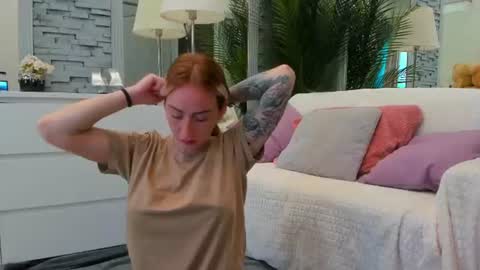 Snapshot of reina_cummings chatting on June 9, 2026, 6:03 am reina cummings online show from June 9, 2026, 6:03 am