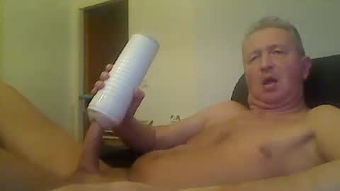 Snapshot of reini7211 chatting on November 14, 2025, 2:32 am reini7211 online show from November 14, 2025, 2:32 am