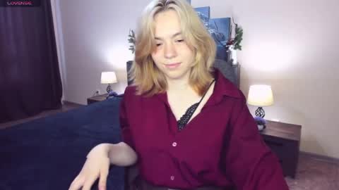 RemiPeach online show from May 16, 2026, 1:54 pm