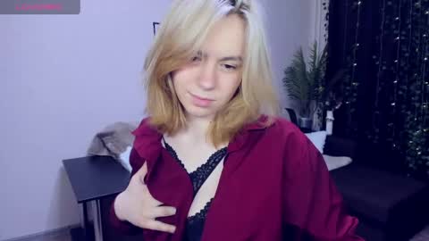 RemiPeach online show from May 25, 2026, 5:52 pm