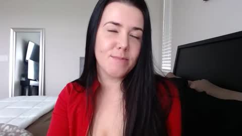 Snapshot of remybella2017 chatting on December 18, 2025, 7:53 pm Bella Lively online show from December 18, 2025, 7:53 pm