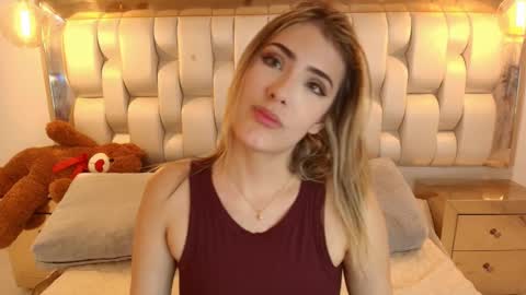 Snapshot of renata_gomez03 chatting on September 18, 2025, 1:24 pm S T A C Y online show from September 18, 2025, 1:24 pm