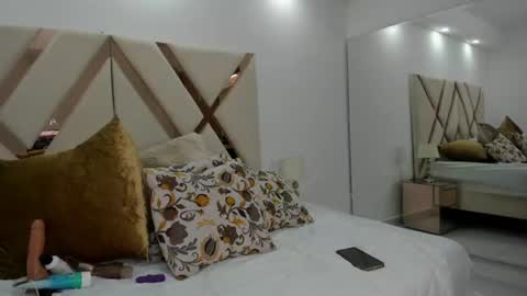 Renata online show from June 19, 2026, 10:02 pm