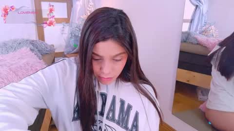 renataleclair online show from May 15, 2026, 6:26 pm