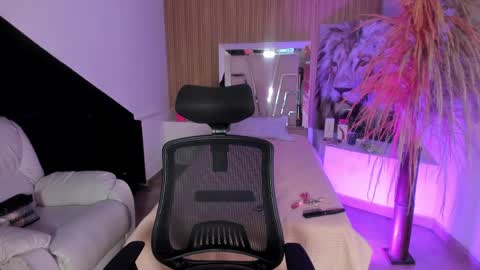 Renata online show from March 25, 2026, 4:51 am