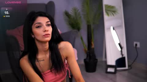 Rena online show from November 4, 2025, 4:22 am