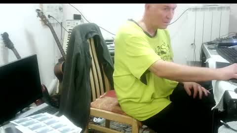 Snapshot of renefr chatting on March 4, 2026, 11:22 pm renefr online show from March 4, 2026, 11:22 pm