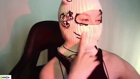 Renesme White Im here from Monday to Friday online show from May 1, 2026, 2:05 am