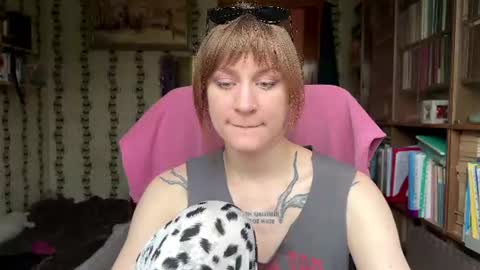Snapshot of retromarie chatting on June 26, 2026, 8:19 am Rie online show from June 26, 2026, 8:19 am