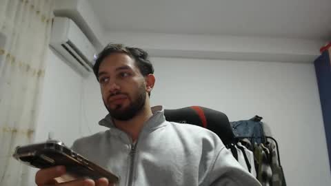 Snapshot of revivedunknown chatting on January 4, 2025, 4:33 am Chris online show from January 4, 2025, 4:33 am