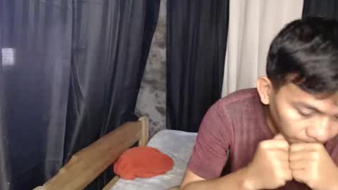 rey_004 online show from May 19, 2026, 1:22 am