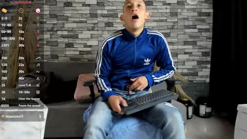 reymasterhot online show from October 2, 2025, 10:06 pm