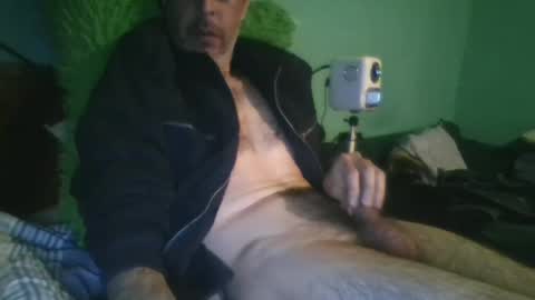 reyes_albert2006 online show from February 17, 2025, 12:48 pm