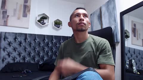 richar_voller online show from December 7, 2024, 2:24 pm