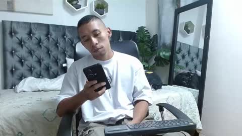 richar_voller online show from March 6, 2025, 11:14 am