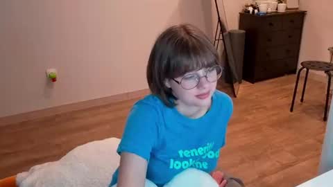Snapshot of richardlundsten chatting on July 12, 2026, 6:10 pm Luna online show from July 12, 2026, 6:10 pm