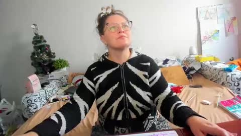 Anna - not anna - right Anna  online show from February 6, 2026, 10:51 am