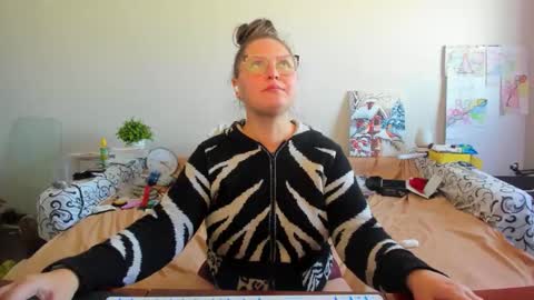 Anna - not anna - right Anna  online show from February 10, 2026, 9:02 am