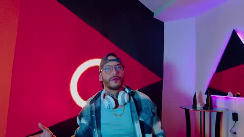 Snapshot of rickg_oficial chatting on December 18, 2024, 2:53 am RICKG online show from December 18, 2024, 2:53 am