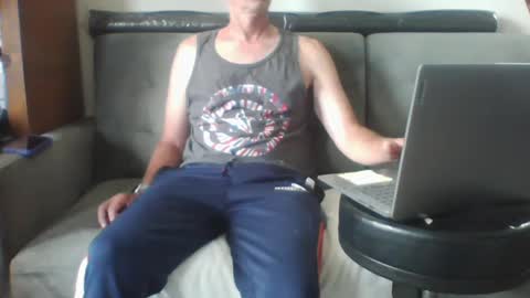 ridemehigh1 online show from September 12, 2025, 5:35 pm