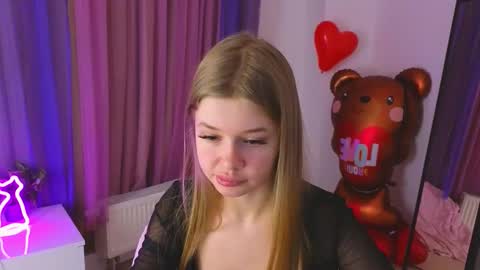 Rina online show from February 8, 2026, 9:18 pm