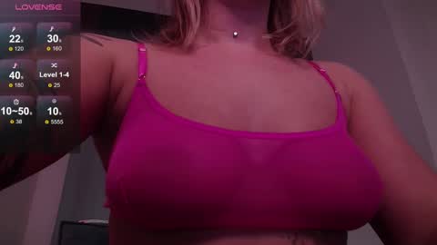 Snapshot of rikaraily chatting on March 8, 2025, 9:50 am Rika online show from March 8, 2025, 9:50 am