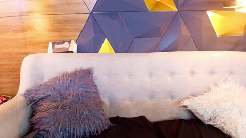 kamila online show from April 9, 2026, 6:19 am