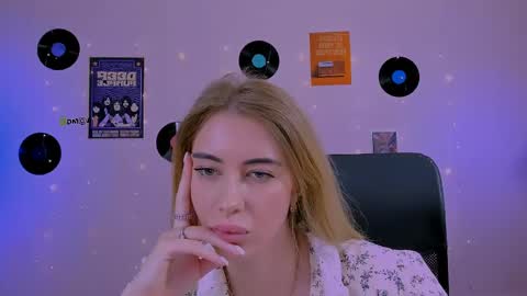 Rina online show from May 5, 2026, 8:33 am
