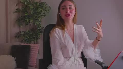 Rina online show from May 31, 2026, 10:55 pm