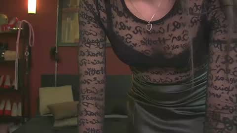 Snapshot of rinathequeen chatting on February 3, 2025, 12:57 pm rinathequeen online show from February 3, 2025, 12:57 pm