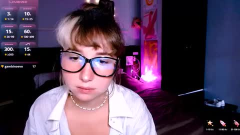 Snapshot of riri_rich chatting on September 13, 2025, 4:23 am Rita online show from September 13, 2025, 4:23 am