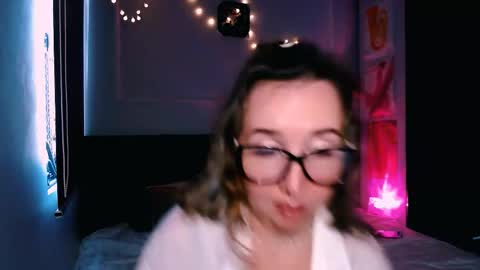 Snapshot of riri_rich chatting on November 8, 2025, 5:18 am Rita online show from November 8, 2025, 5:18 am