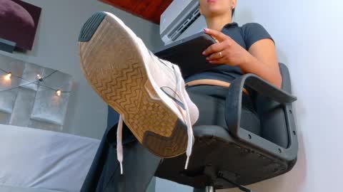 RIRI  online show from April 2, 2026, 7:44 pm