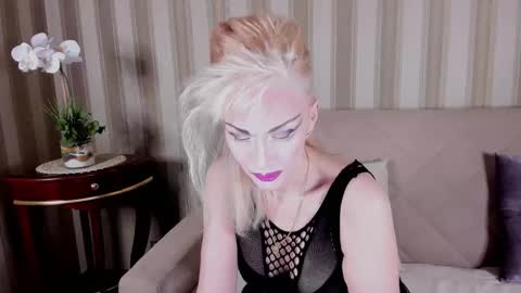 rita_farell online show from February 2, 2026, 9:35 pm
