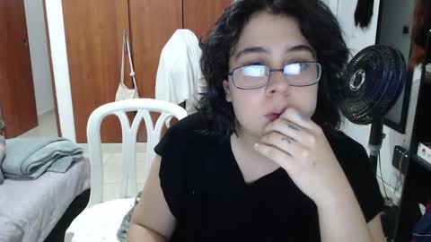 Snapshot of rivadeneira222 chatting on September 16, 2025, 1:06 am PeachSalinger online show from September 16, 2025, 1:06 am