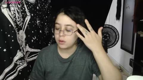 Snapshot of rivadeneira222 chatting on September 18, 2025, 10:12 pm PeachSalinger online show from September 18, 2025, 10:12 pm