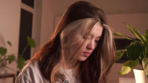 Akemi online show from March 10, 2026, 4:23 pm