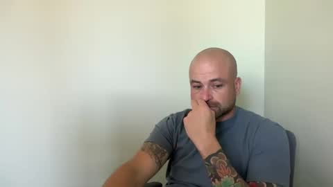 Snapshot of roadking1122 chatting on October 23, 2025, 5:12 pm roadking1122 online show from October 23, 2025, 5:12 pm