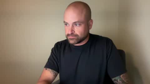 Snapshot of roadking1122 chatting on October 27, 2025, 1:42 am roadking1122 online show from October 27, 2025, 1:42 am