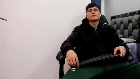 Roan Birkin online show from October 8, 2025, 7:33 pm