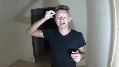 RoastingCorn online show from October 12, 2025, 9:41 am