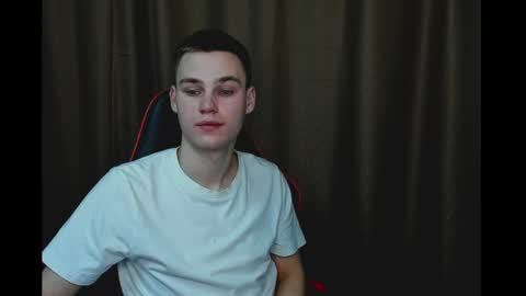 robert10211 online show from December 21, 2024, 2:15 pm