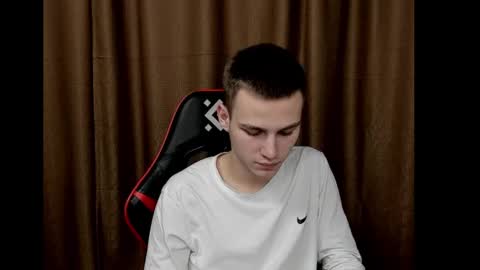 robert10211 online show from December 23, 2024, 7:41 pm