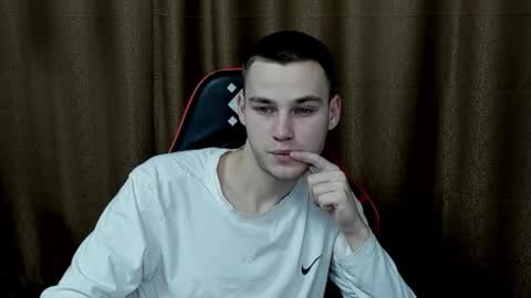 robert10211 online show from January 11, 2025, 12:50 pm