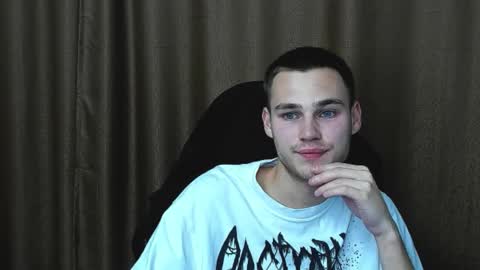 robert10211 online show from September 15, 2025, 7:14 pm