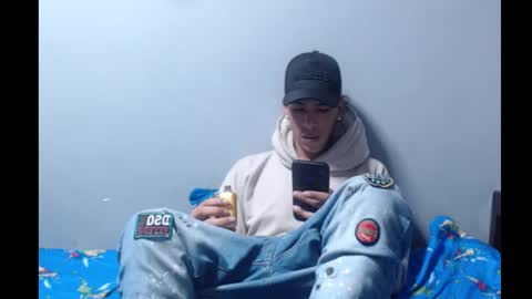 robert_kingg online show from December 3, 2025, 10:30 pm